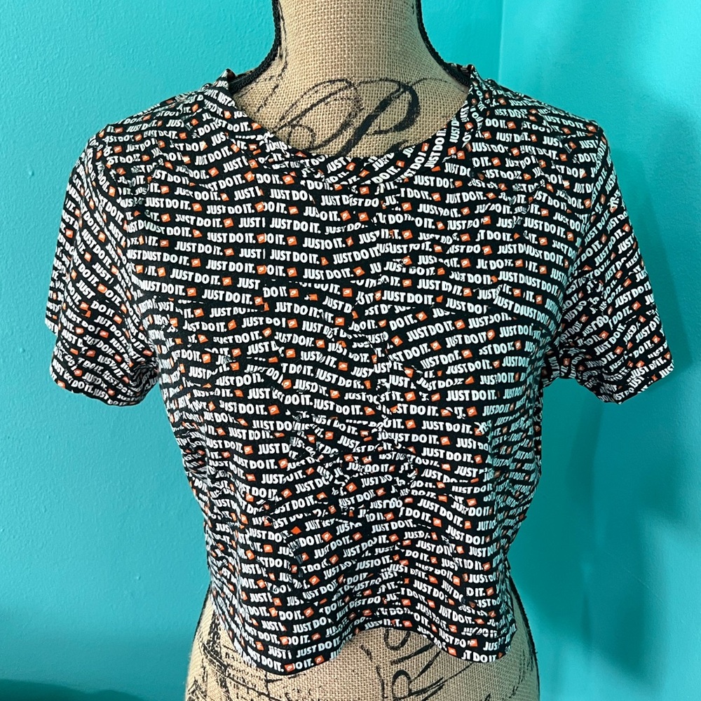 #80 EUC Nike Short Sleeve Cropped Top with JUST DO IT Pattern